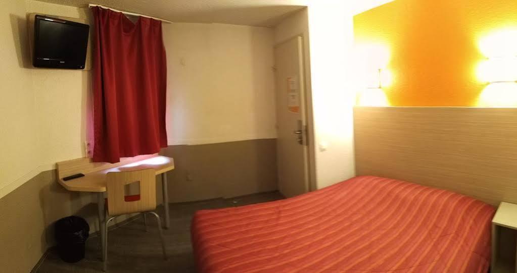 พรีเมียร์ คลาส กอลมาร์ นอร์ อุสแซง Hotel Houssen ภายนอก รูปภาพ