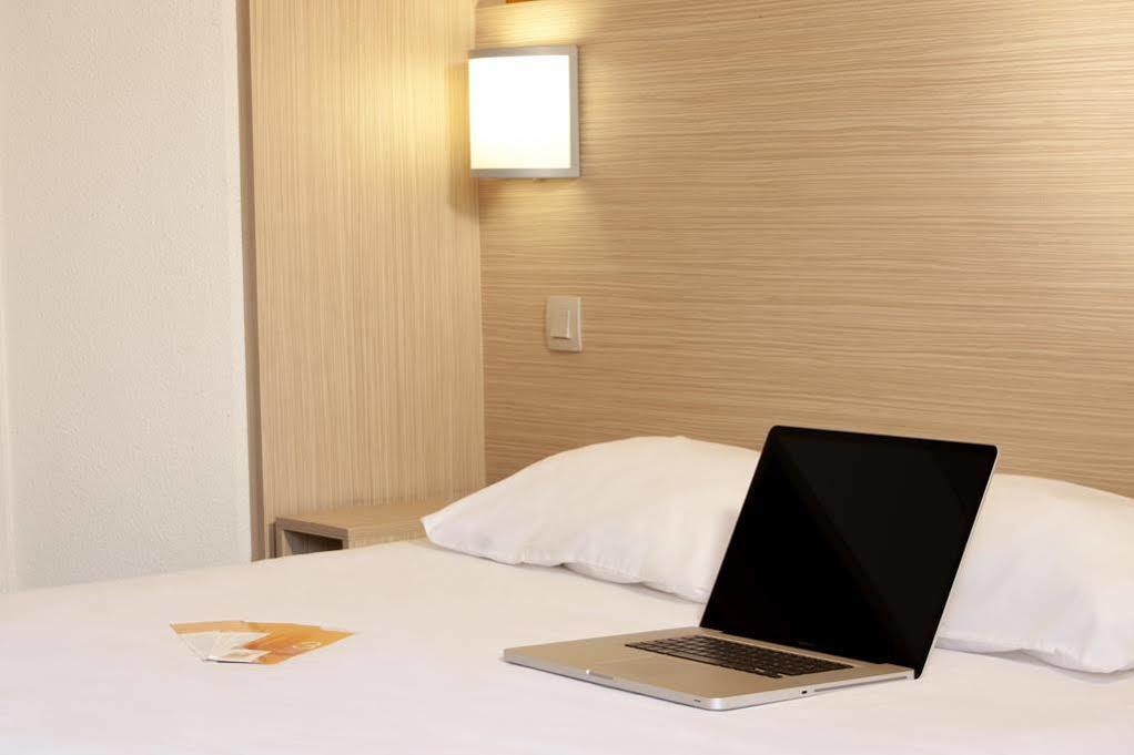พรีเมียร์ คลาส กอลมาร์ นอร์ อุสแซง Hotel Houssen ภายนอก รูปภาพ