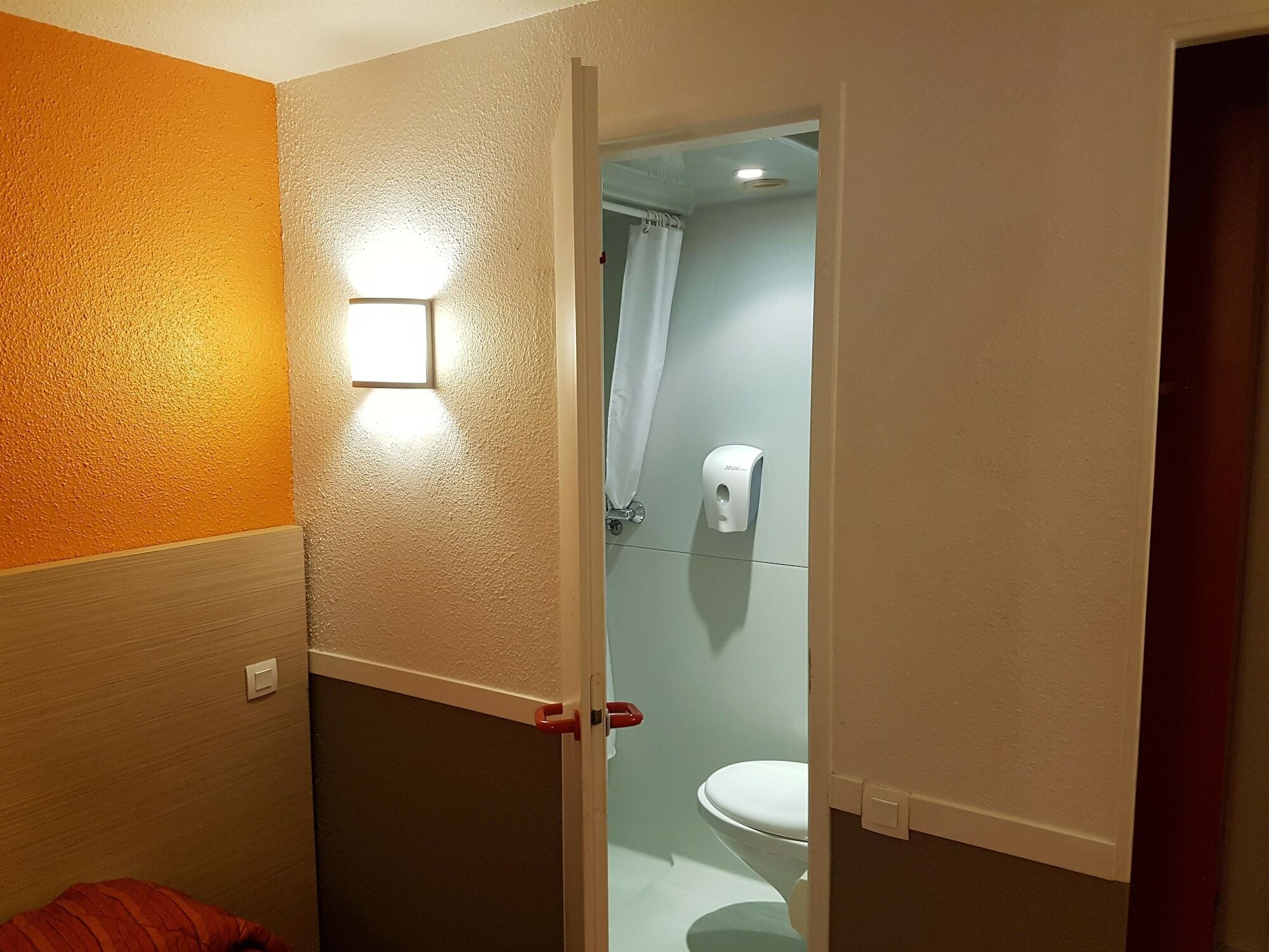 พรีเมียร์ คลาส กอลมาร์ นอร์ อุสแซง Hotel Houssen ภายนอก รูปภาพ